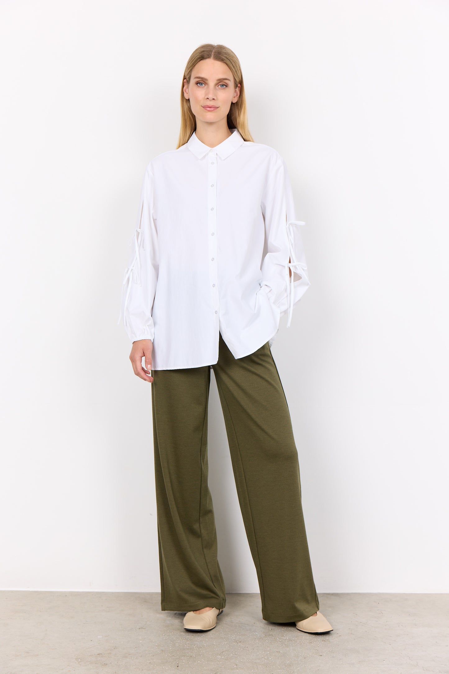 SOYA CONCEPT Netti 83 Classic White Shirt With Sleeve Ties