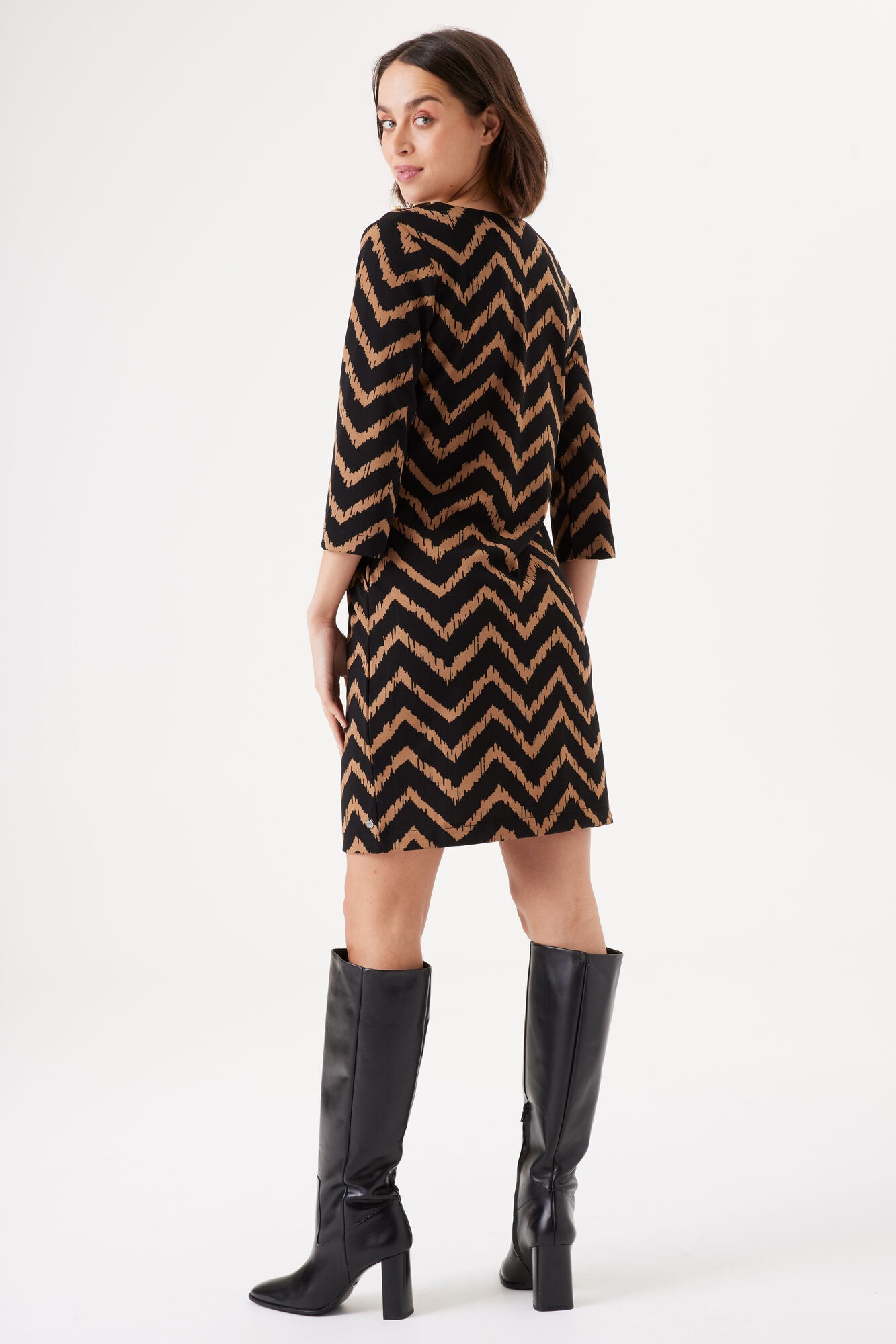 GARCIA Black & Golden Brown Chevron Dress